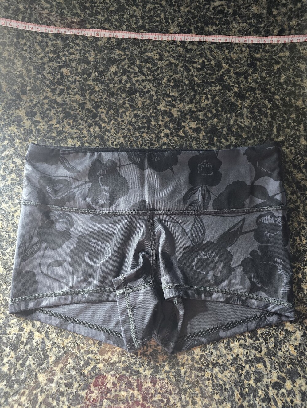 lululemon athletica Black and Gray Floral Athletic Shorts Size 6
